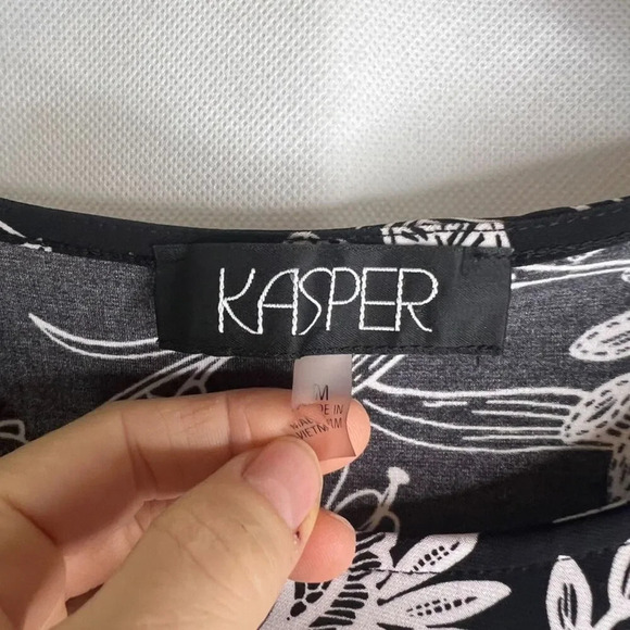 Kasper Black & White Floral Scoop Neck 3/4 Bell Sleeve Blouse Sz MD - Picture 4 of 7